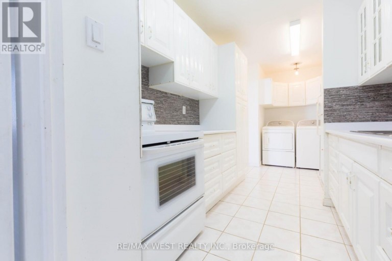 1503 - 3025 QUEEN FREDERICA DRIVE, Mississauga (Applewood), Ontario, L4Y3A1