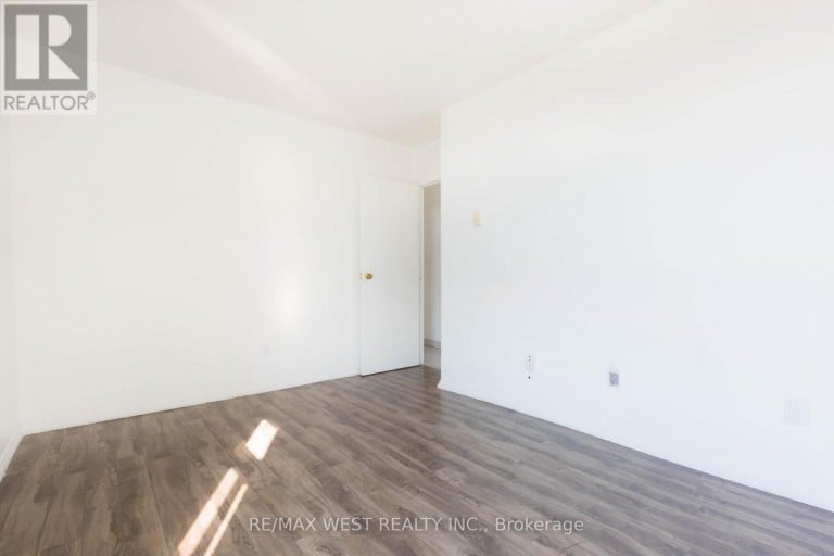 1503 - 3025 QUEEN FREDERICA DRIVE, Mississauga (Applewood), Ontario, L4Y3A1