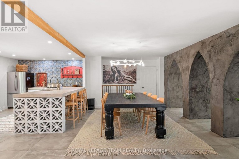 33 RUTHERFORD CRESCENT, Ottawa, Ontario, K2K1N1