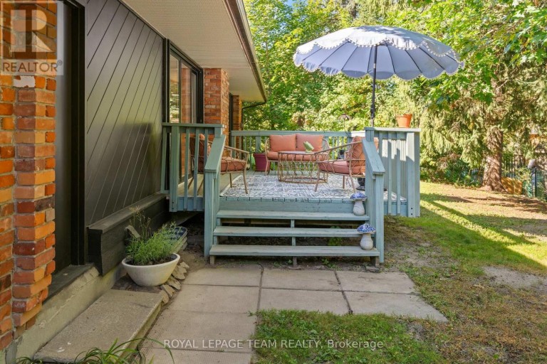 33 RUTHERFORD CRESCENT, Ottawa, Ontario, K2K1N1
