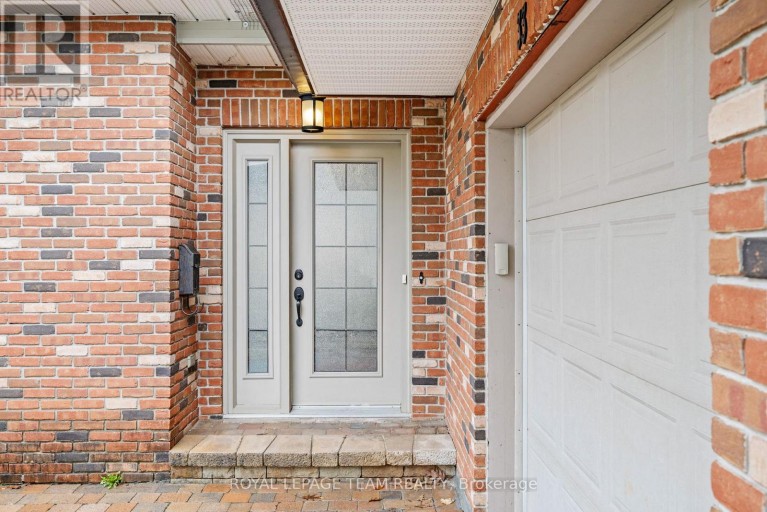 33 RUTHERFORD CRESCENT, Ottawa, Ontario, K2K1N1