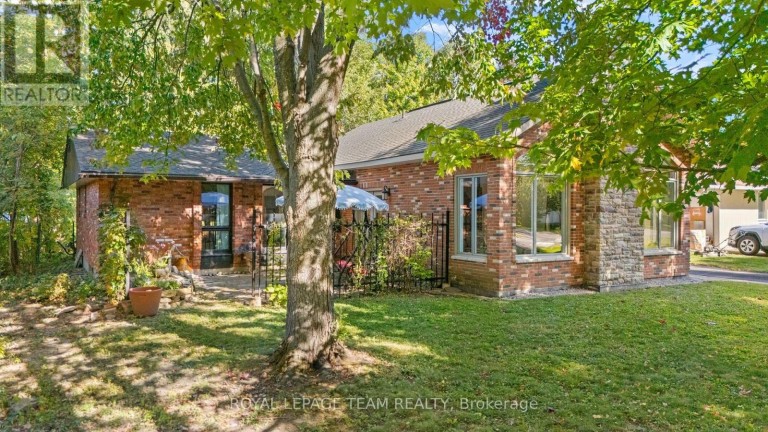 33 RUTHERFORD CRESCENT, Ottawa, Ontario, K2K1N1