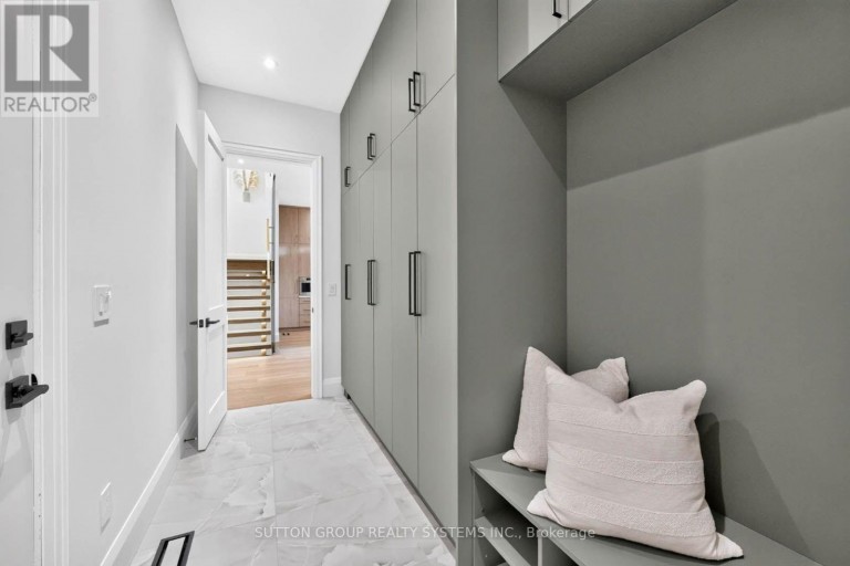 272 RENFORTH DRIVE, Toronto (Markland Wood), Ontario, M9C2K9