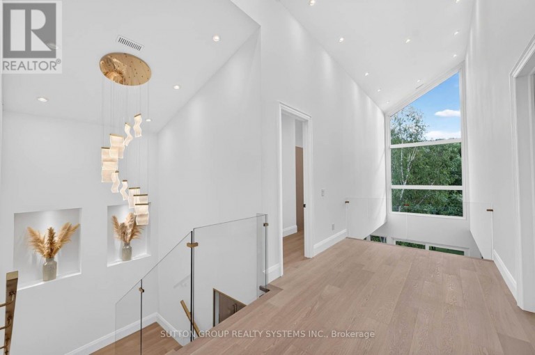 272 RENFORTH DRIVE, Toronto (Markland Wood), Ontario, M9C2K9
