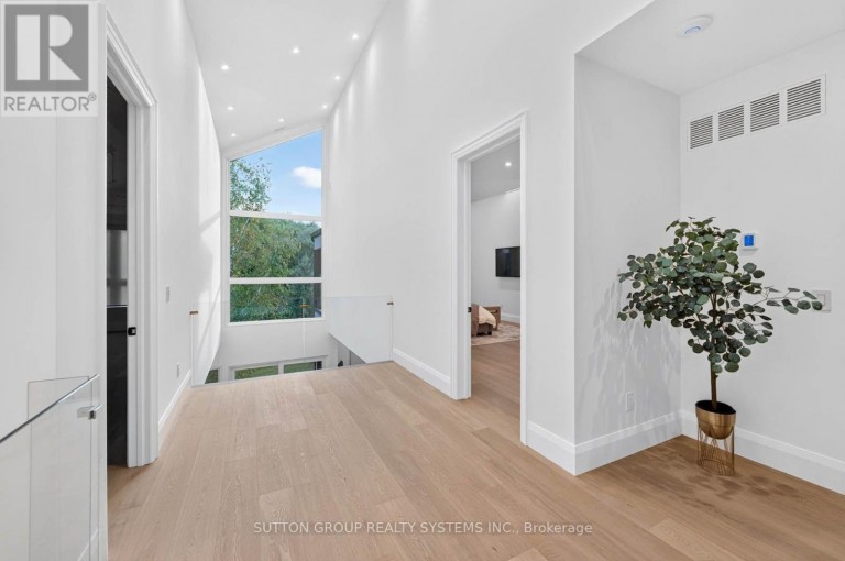 272 RENFORTH DRIVE, Toronto (Markland Wood), Ontario, M9C2K9