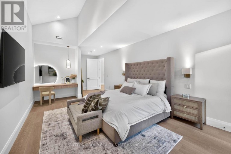 272 RENFORTH DRIVE, Toronto (Markland Wood), Ontario, M9C2K9