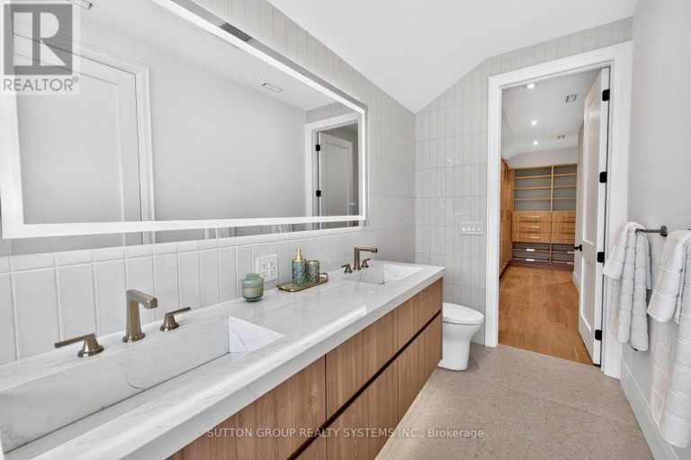 272 RENFORTH DRIVE, Toronto (Markland Wood), Ontario, M9C2K9