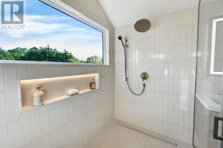 272 RENFORTH DRIVE, Toronto (Markland Wood), Ontario, M9C2K9