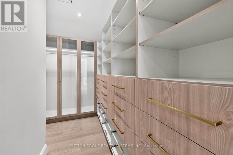 272 RENFORTH DRIVE, Toronto (Markland Wood), Ontario, M9C2K9
