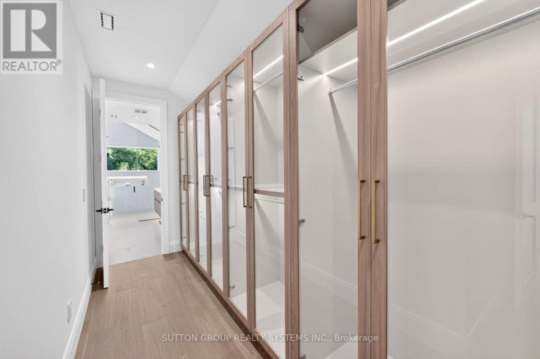 272 RENFORTH DRIVE, Toronto (Markland Wood), Ontario, M9C2K9