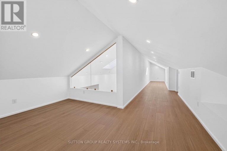 272 RENFORTH DRIVE, Toronto (Markland Wood), Ontario, M9C2K9