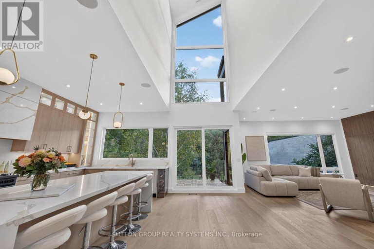 272 RENFORTH DRIVE, Toronto (Markland Wood), Ontario, M9C2K9