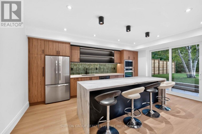 272 RENFORTH DRIVE, Toronto (Markland Wood), Ontario, M9C2K9