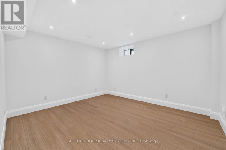 272 RENFORTH DRIVE, Toronto (Markland Wood), Ontario, M9C2K9