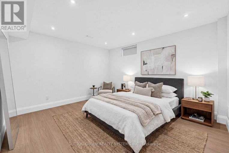 272 RENFORTH DRIVE, Toronto (Markland Wood), Ontario, M9C2K9
