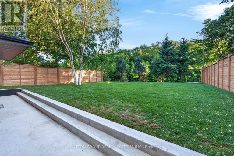 272 RENFORTH DRIVE, Toronto (Markland Wood), Ontario, M9C2K9