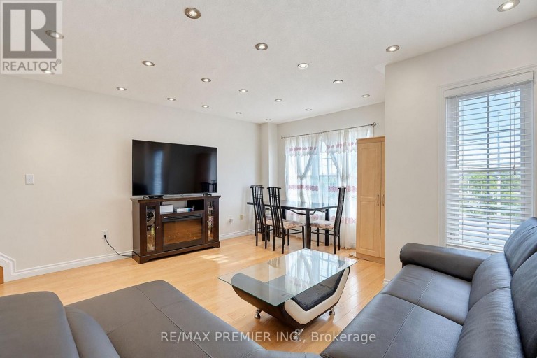 44 - 3030 BREAKWATER COURT, Mississauga (Cooksville), Ontario, L5B4N8