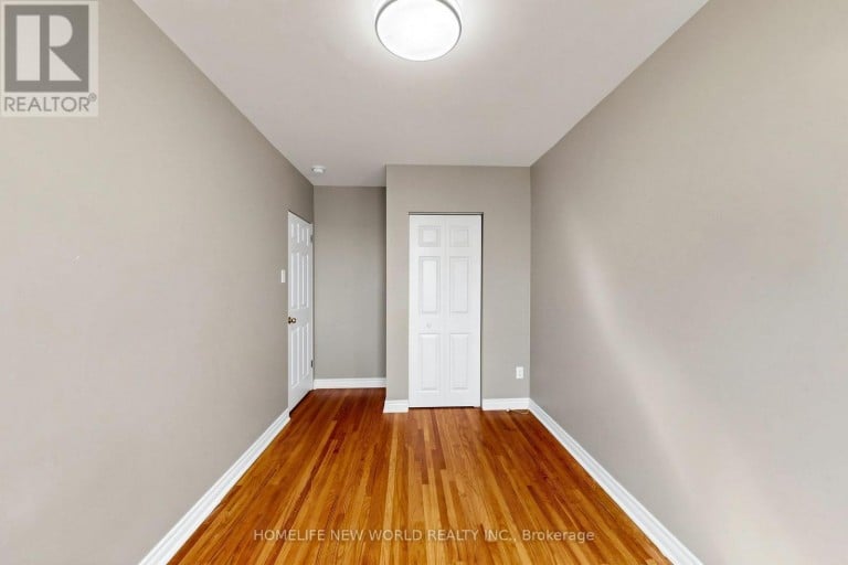 65 WALTER AVENUE, Newmarket (Bristol-London), Ontario, L3Y2T4