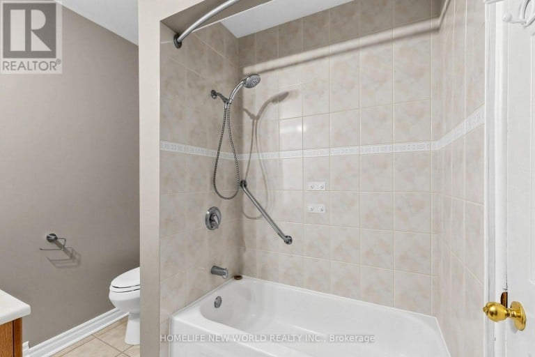 65 WALTER AVENUE, Newmarket (Bristol-London), Ontario, L3Y2T4