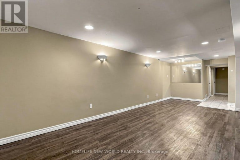 65 WALTER AVENUE, Newmarket (Bristol-London), Ontario, L3Y2T4