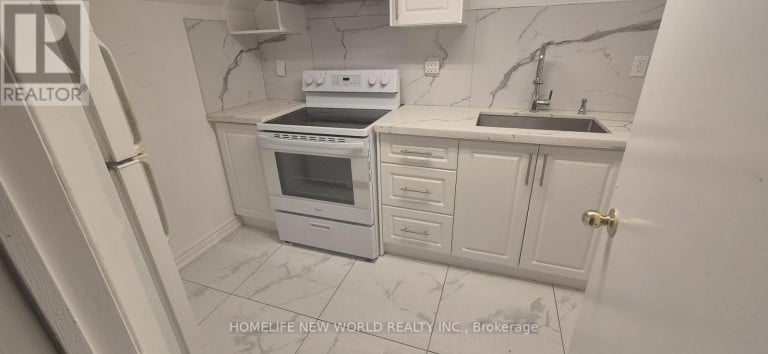 65 WALTER AVENUE, Newmarket (Bristol-London), Ontario, L3Y2T4