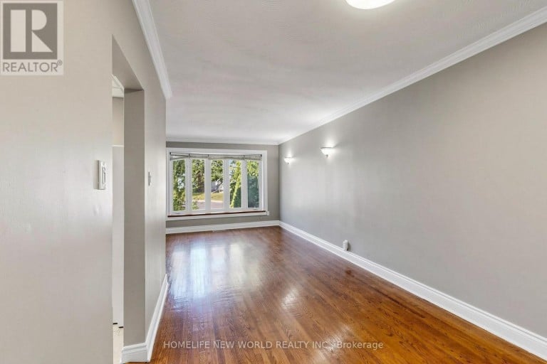 65 WALTER AVENUE, Newmarket (Bristol-London), Ontario, L3Y2T4