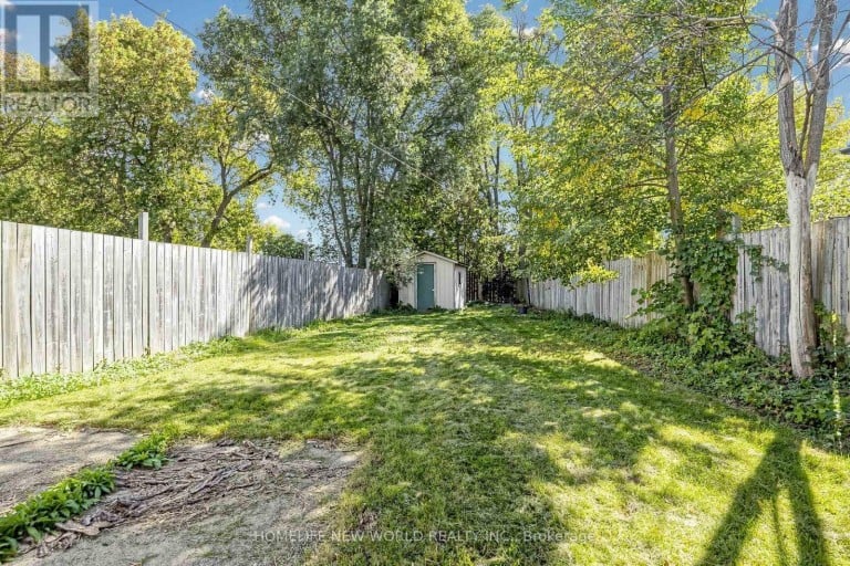 65 WALTER AVENUE, Newmarket (Bristol-London), Ontario, L3Y2T4