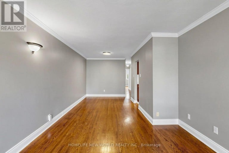 65 WALTER AVENUE, Newmarket (Bristol-London), Ontario, L3Y2T4