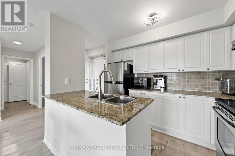 711 - 920 SHEPPARD AVENUE W, Toronto (Bathurst Manor), Ontario, M3H0A2