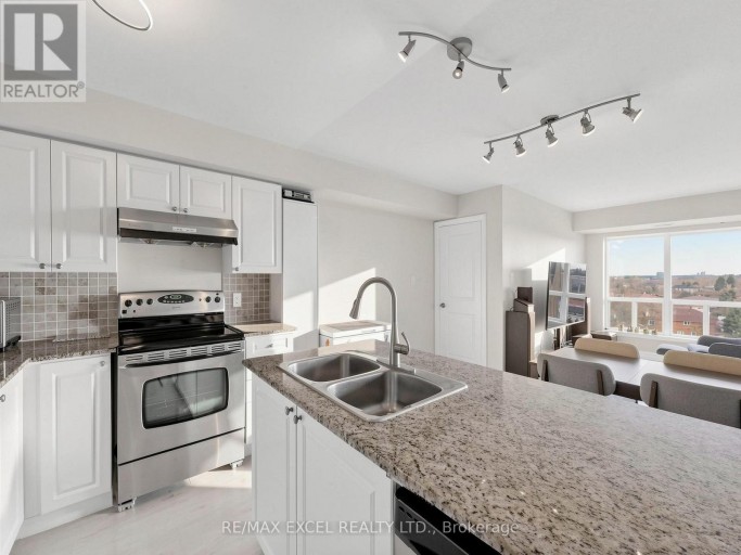 711 - 920 SHEPPARD AVENUE W, Toronto (Bathurst Manor), Ontario, M3H0A2
