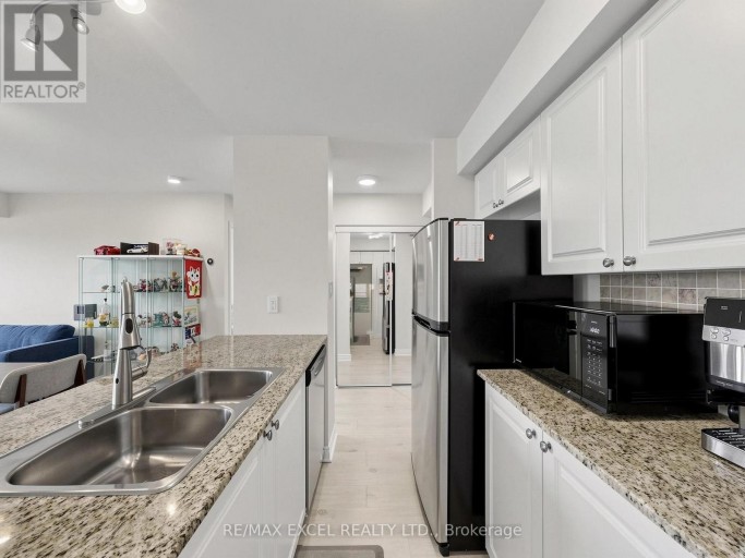 711 - 920 SHEPPARD AVENUE W, Toronto (Bathurst Manor), Ontario, M3H0A2