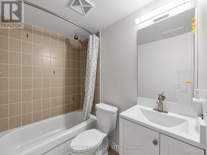 711 - 920 SHEPPARD AVENUE W, Toronto (Bathurst Manor), Ontario, M3H0A2