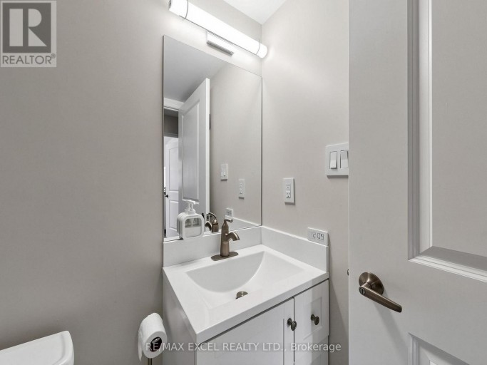 711 - 920 SHEPPARD AVENUE W, Toronto (Bathurst Manor), Ontario, M3H0A2