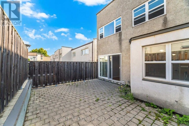 79 - 3050 CONSTITUTION BOULEVARD, Mississauga (Applewood), Ontario, L4Y3X1