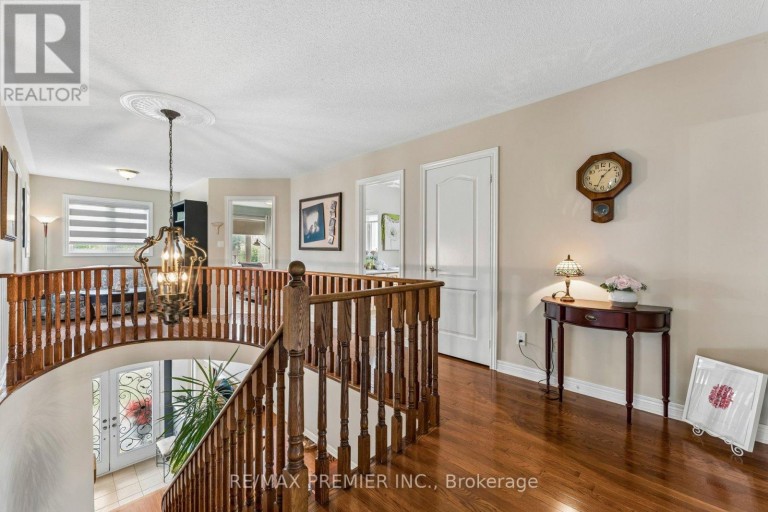 16 ROCKSTEP COURT, Brampton (Sandringham-Wellington), Ontario, L6R3H2