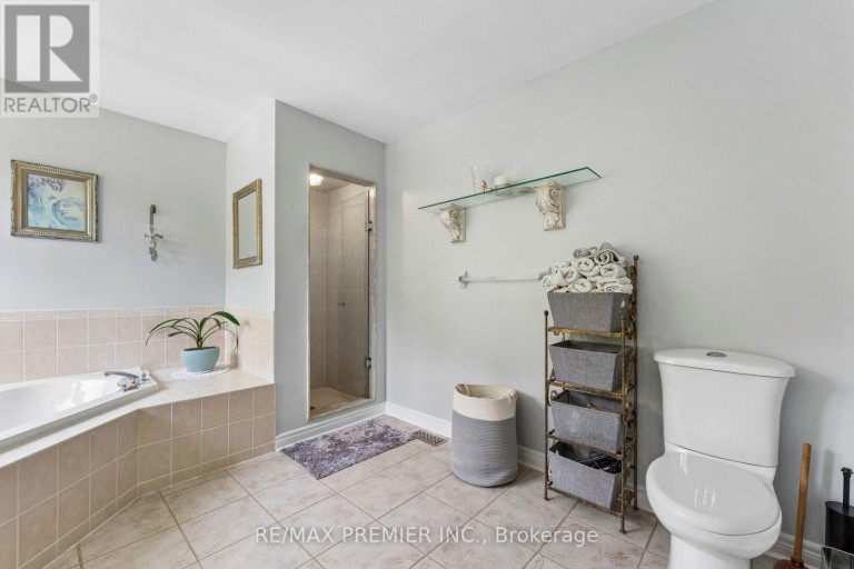 16 ROCKSTEP COURT, Brampton (Sandringham-Wellington), Ontario, L6R3H2