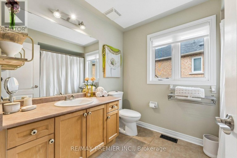 16 ROCKSTEP COURT, Brampton (Sandringham-Wellington), Ontario, L6R3H2