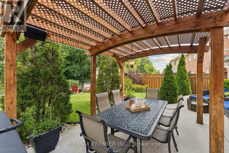 16 ROCKSTEP COURT, Brampton (Sandringham-Wellington), Ontario, L6R3H2