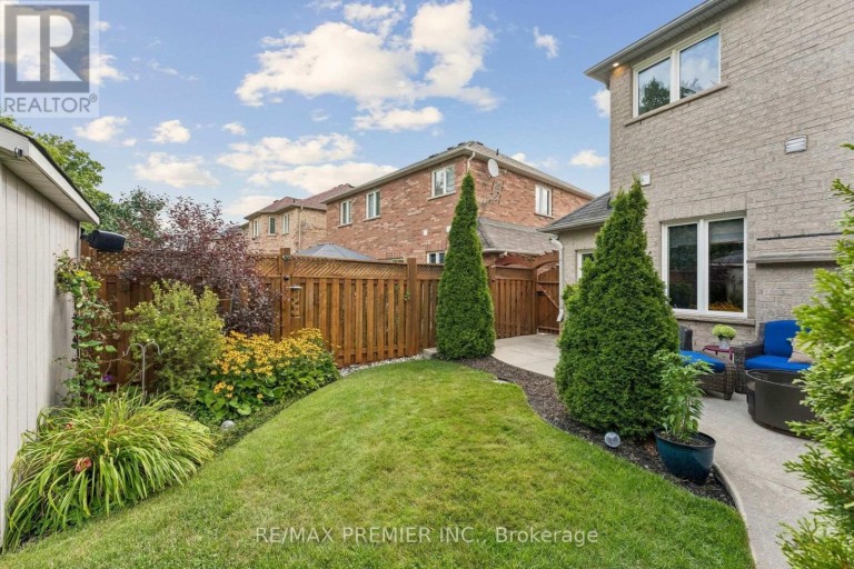16 ROCKSTEP COURT, Brampton (Sandringham-Wellington), Ontario, L6R3H2