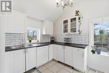 209 DUNDAS STREET E Quinte West (Trenton Ward) Ontario photo 8