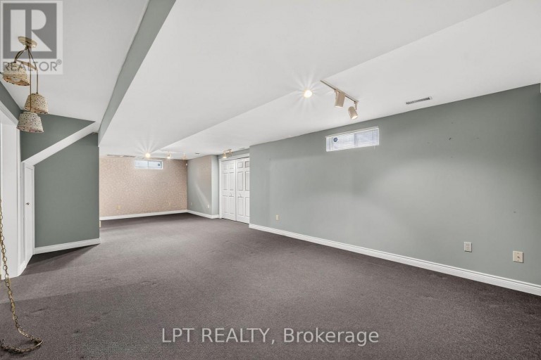 38 STONEYCREEK PLACE, London North (North C), Ontario, N5X3X4