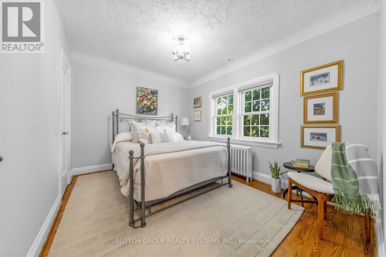 4 BRULE CRESCENT, Toronto (High Park-Swansea), Ontario, M6S4H9