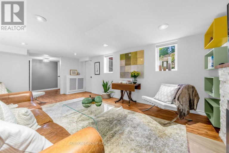 4 BRULE CRESCENT, Toronto (High Park-Swansea), Ontario, M6S4H9