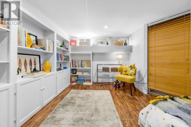 4 BRULE CRESCENT, Toronto (High Park-Swansea), Ontario, M6S4H9