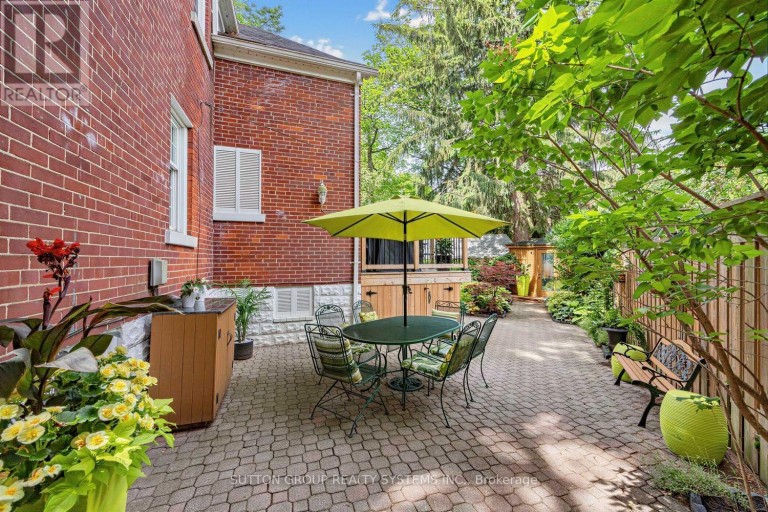 4 BRULE CRESCENT, Toronto (High Park-Swansea), Ontario, M6S4H9