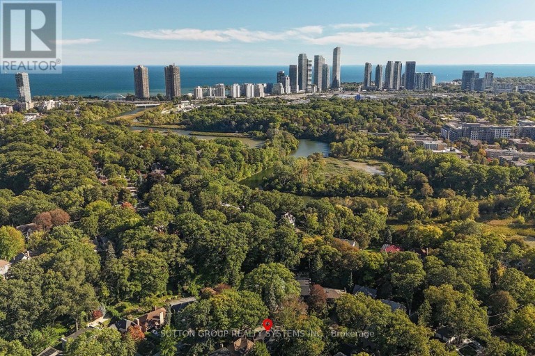 4 BRULE CRESCENT, Toronto (High Park-Swansea), Ontario, M6S4H9