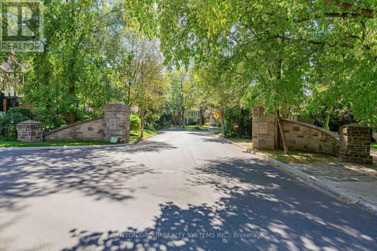 4 BRULE CRESCENT, Toronto (High Park-Swansea), Ontario, M6S4H9