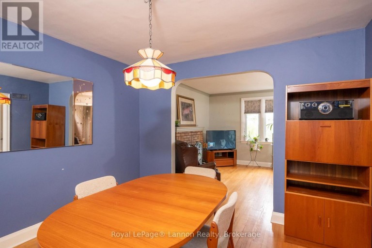 82 COLLEGE STREET W, Thunder Bay (College Heights), Ontario, P7A5J4