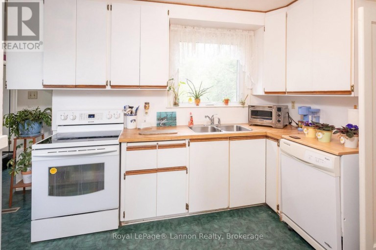 82 COLLEGE STREET W, Thunder Bay (College Heights), Ontario, P7A5J4