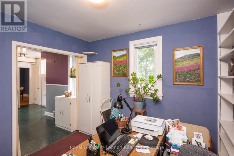 82 COLLEGE STREET W, Thunder Bay (College Heights), Ontario, P7A5J4